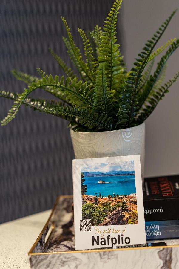 Living In Nafplio Urban Chic Apartments Bagian luar foto