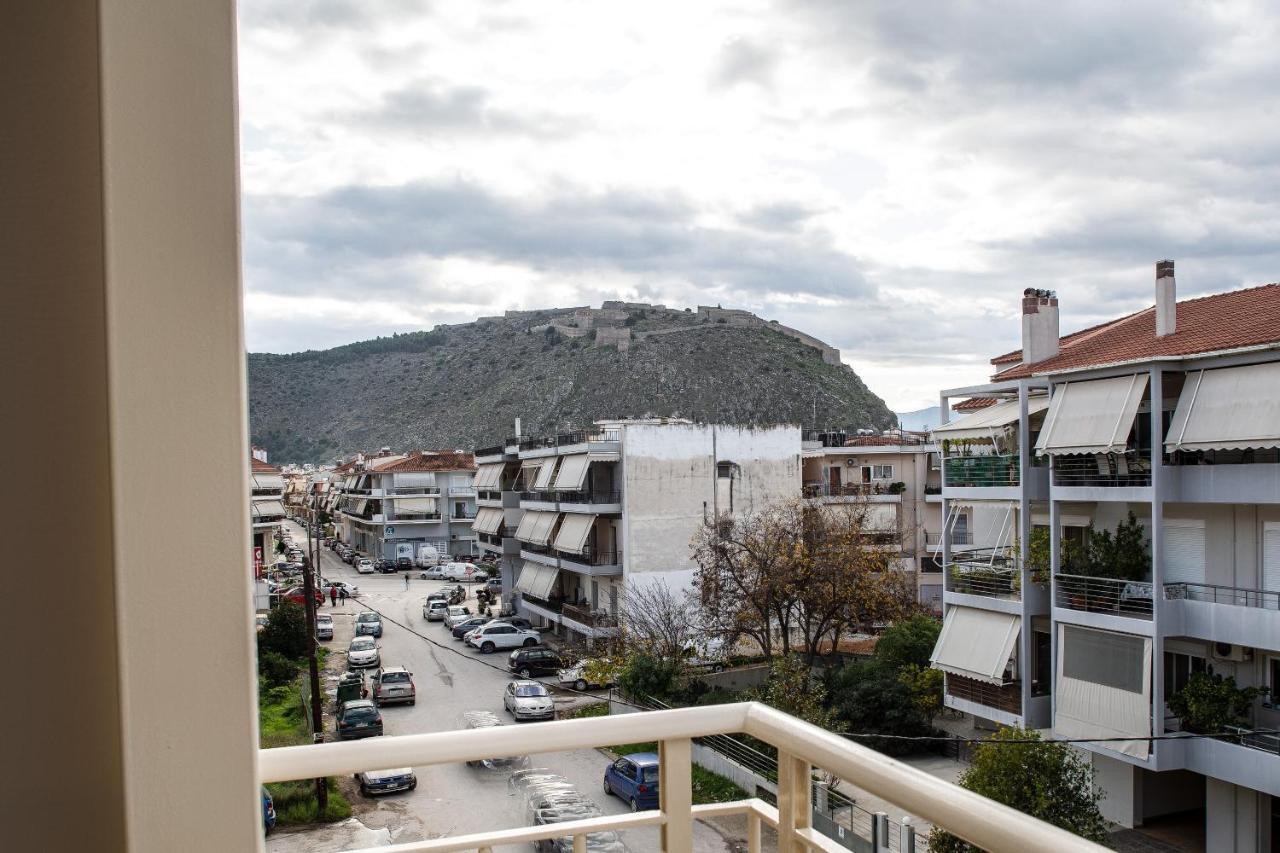 Living In Nafplio Urban Chic Apartments Bagian luar foto
